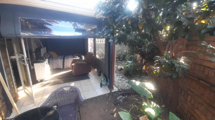 1 Bedroom Property for Sale in Meerhof North West
